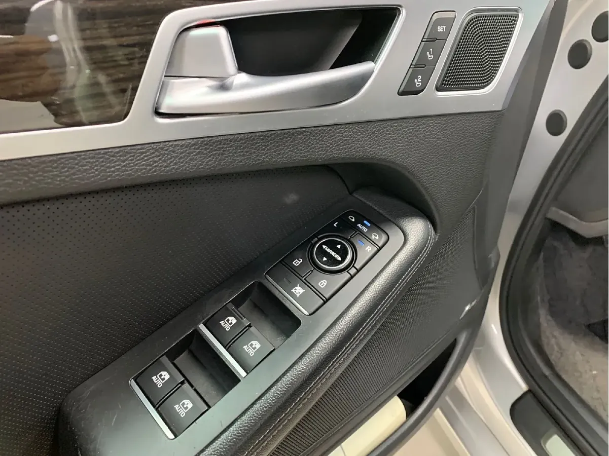 2015 Hyundai Cenesis 3.0L 257HP V6 8AT,autocango,china used car exporter,china ev exporter,chinese used car exporter,chinese used ev exporter