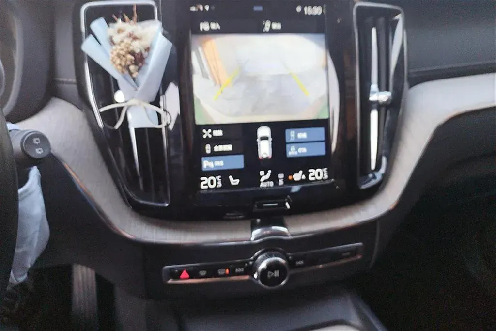 2019 Volvo XC60 PHEV 2.0T 320HP L4 8AT PHEV 10.1KWH,autocango,china used car exporter,china ev exporter,chinese used car exporter,chinese used ev exporter