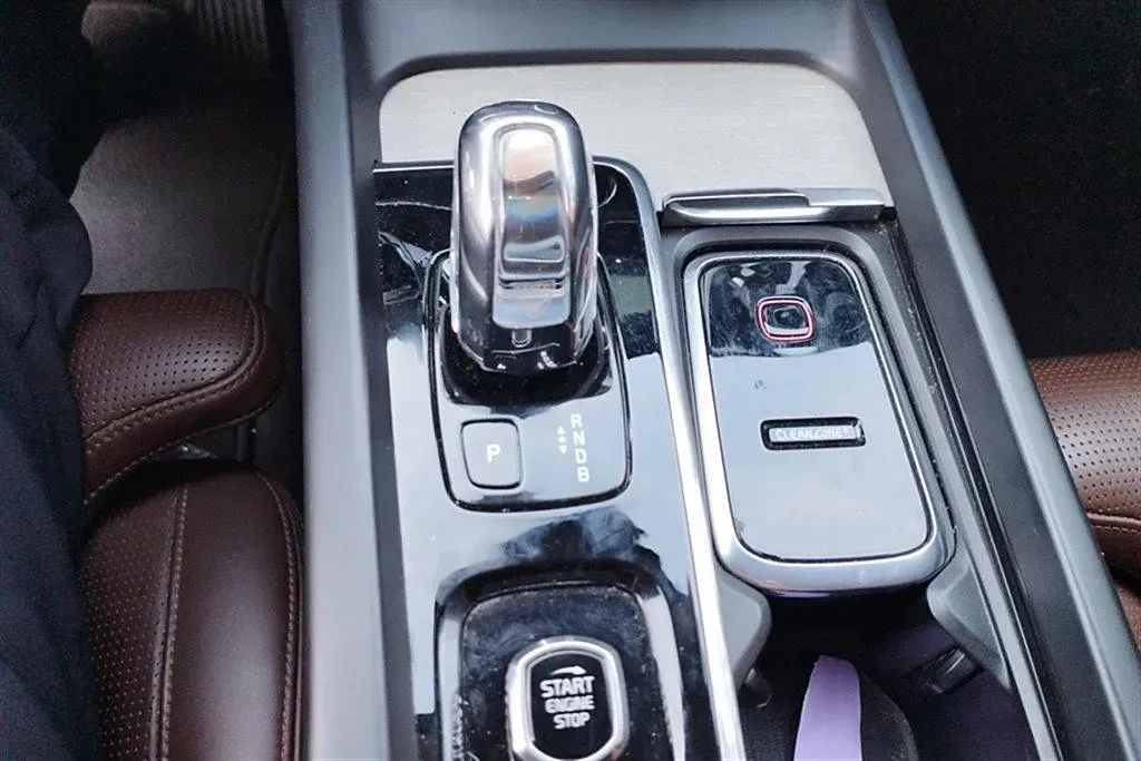 2019 Volvo XC60 PHEV 2.0T 320HP L4 8AT PHEV 10.1KWH,autocango,china used car exporter,china ev exporter,chinese used car exporter,chinese used ev exporter