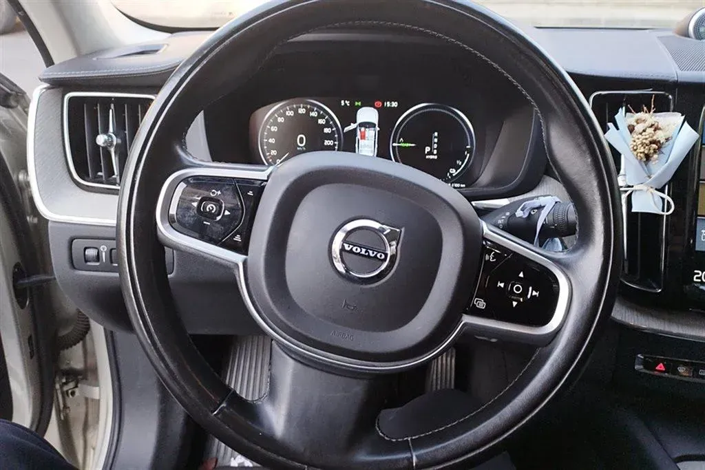 2019 Volvo XC60 PHEV 2.0T 320HP L4 8AT PHEV 10.1KWH,autocango,china used car exporter,china ev exporter,chinese used car exporter,chinese used ev exporter