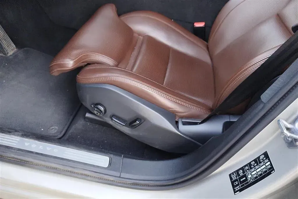 2019 Volvo XC60 PHEV 2.0T 320HP L4 8AT PHEV 10.1KWH,autocango,china used car exporter,china ev exporter,chinese used car exporter,chinese used ev exporter