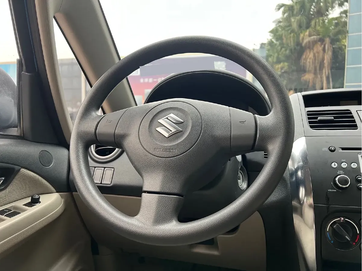 2011 Suzuki SX4 1.6L 109HP L4 5MT,autocango,china used car exporter,china ev exporter,chinese used car exporter,chinese used ev exporter