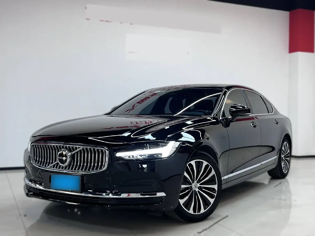 2023 Volvo S90 2.0T 250HP L4 8AT