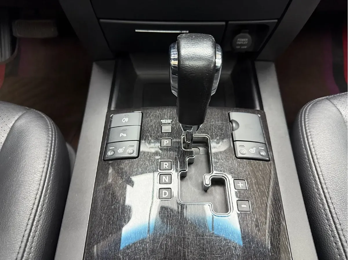 2015 Kia Borrego 3.8L 275HP V6 5AT,autocango,china used car exporter,china ev exporter,chinese used car exporter,chinese used ev exporter