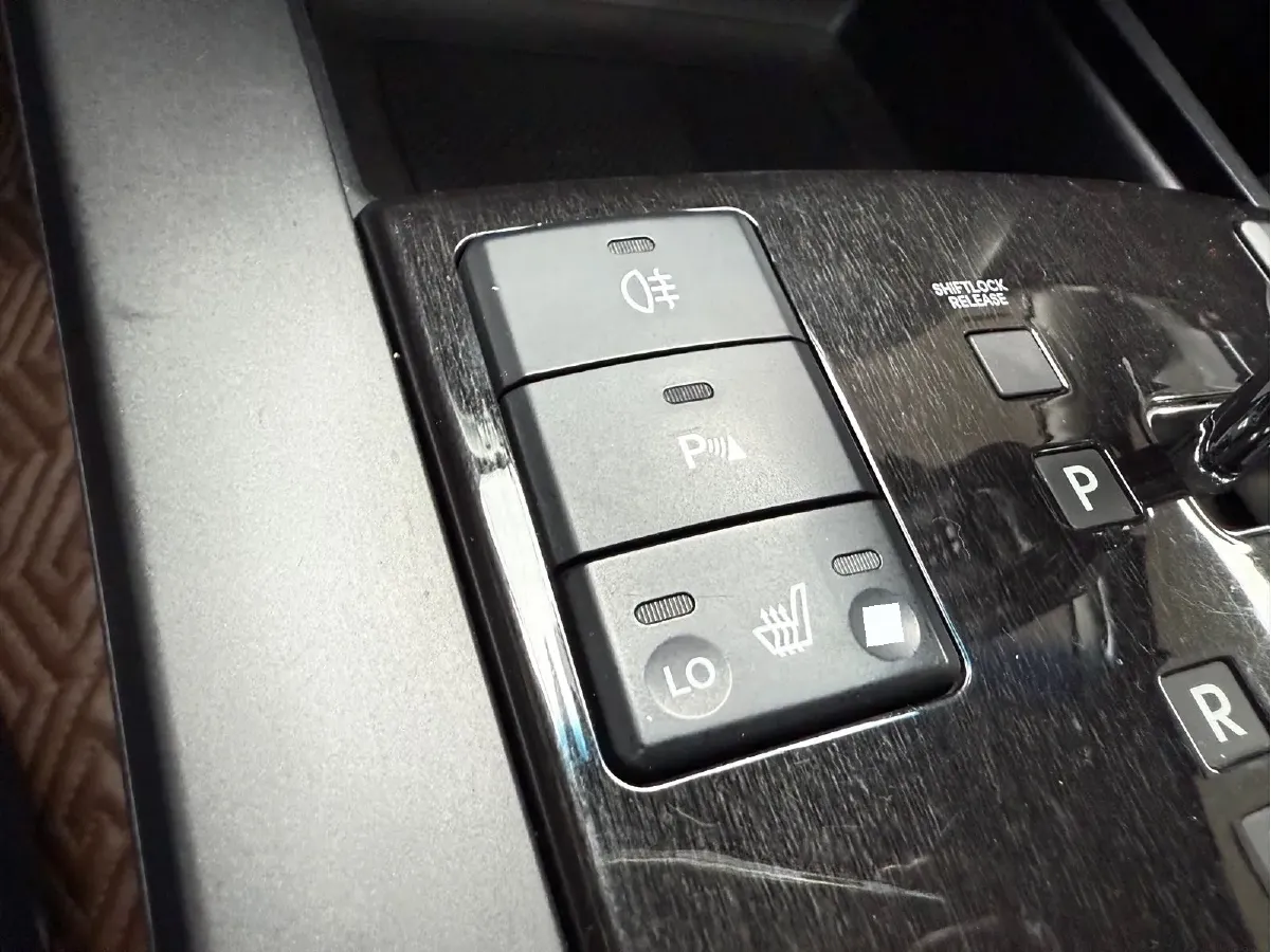 2015 Kia Borrego 3.8L 275HP V6 5AT,autocango,china used car exporter,china ev exporter,chinese used car exporter,chinese used ev exporter