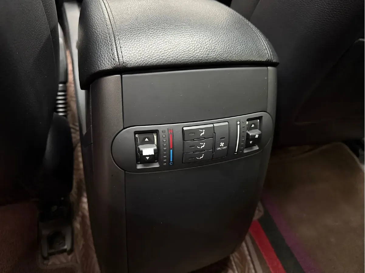 2015 Kia Borrego 3.8L 275HP V6 5AT,autocango,china used car exporter,china ev exporter,chinese used car exporter,chinese used ev exporter