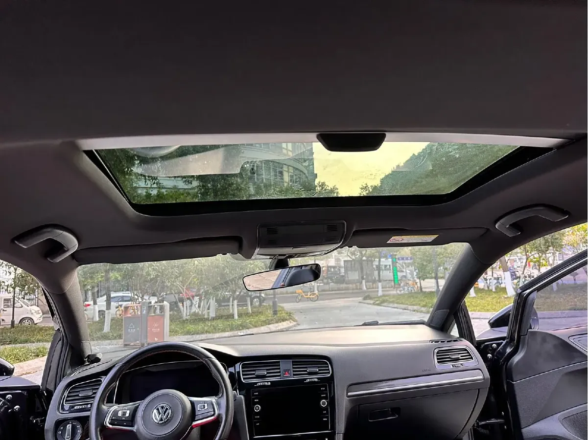 2018 Volkswagen GolfGTI 2.0T 220HP L4 7DCT,autocango,china used car exporter,china ev exporter,chinese used car exporter,chinese used ev exporter