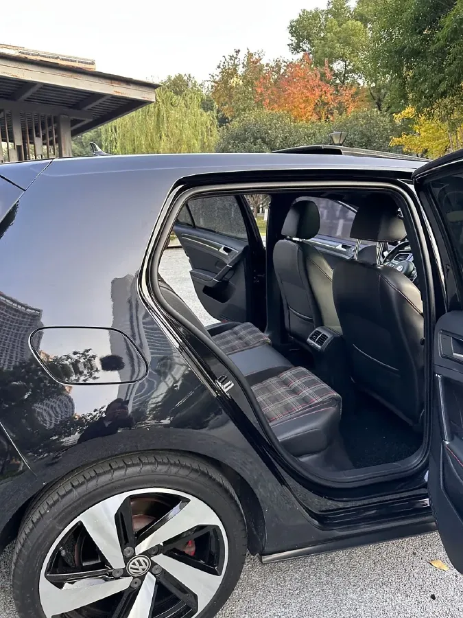 2018 Volkswagen GolfGTI 2.0T 220HP L4 7DCT,autocango,china used car exporter,china ev exporter,chinese used car exporter,chinese used ev exporter