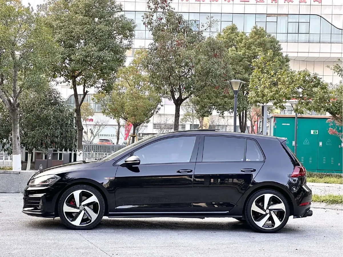 2018 Volkswagen GolfGTI 2.0T 220HP L4 7DCT,autocango,china used car exporter,china ev exporter,chinese used car exporter,chinese used ev exporter