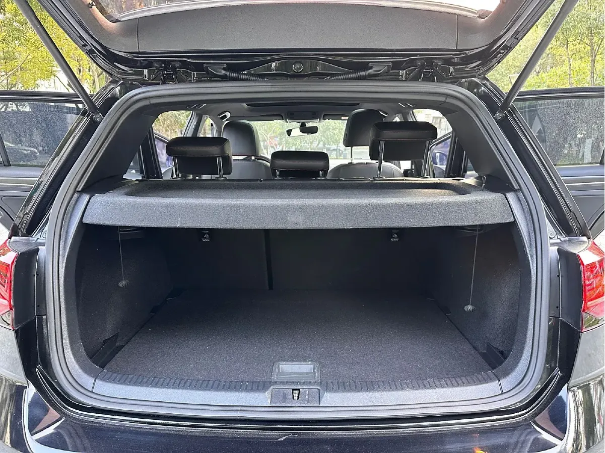 2018 Volkswagen GolfGTI 2.0T 220HP L4 7DCT,autocango,china used car exporter,china ev exporter,chinese used car exporter,chinese used ev exporter