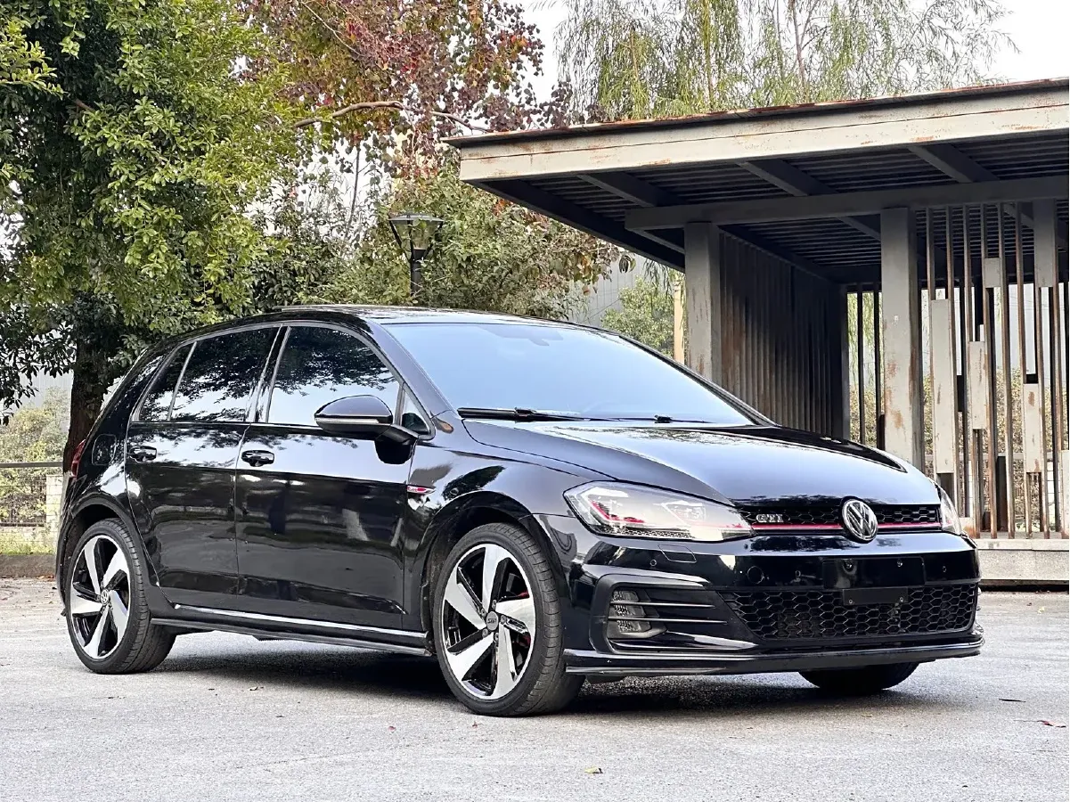 2018 Volkswagen GolfGTI 2.0T 220HP L4 7DCT,autocango,china used car exporter,china ev exporter,chinese used car exporter,chinese used ev exporter