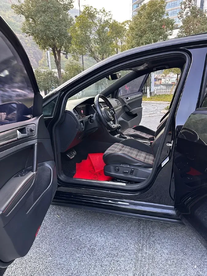 2018 Volkswagen GolfGTI 2.0T 220HP L4 7DCT,autocango,china used car exporter,china ev exporter,chinese used car exporter,chinese used ev exporter