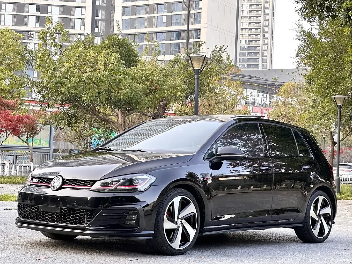 2018 Volkswagen GolfGTI 2.0T 220HP L4 7DCT,autocango,china used car exporter,china ev exporter,chinese used car exporter,chinese used ev exporter