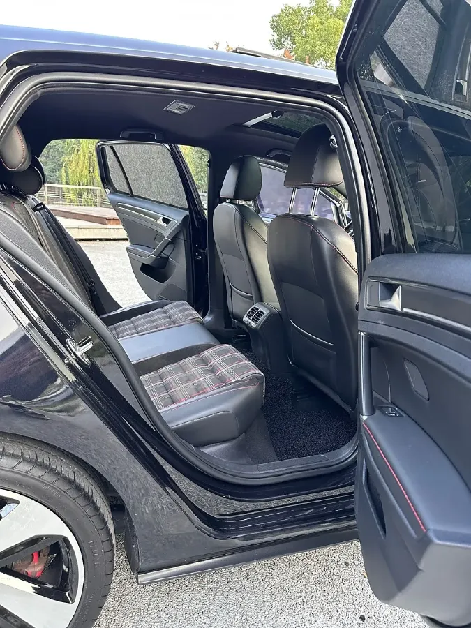 2018 Volkswagen GolfGTI 2.0T 220HP L4 7DCT,autocango,china used car exporter,china ev exporter,chinese used car exporter,chinese used ev exporter