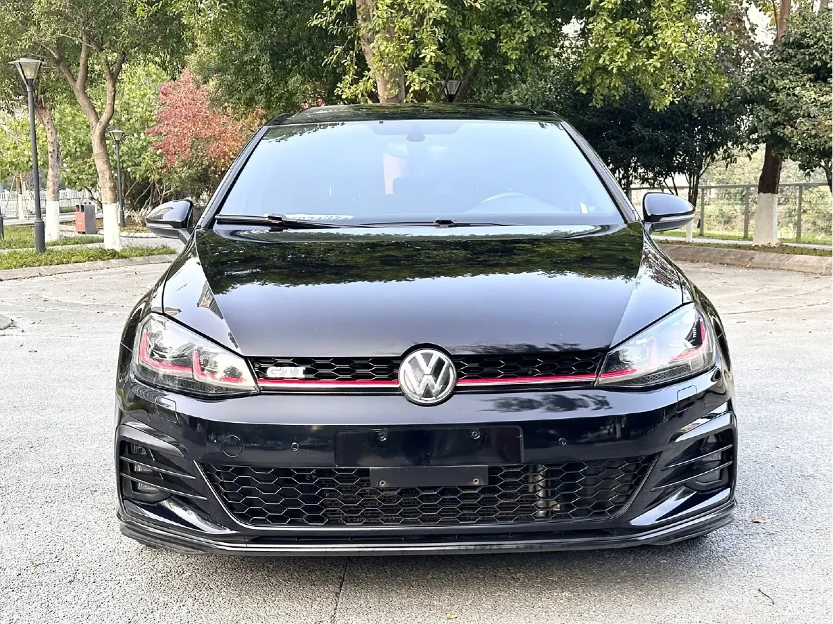 2018 Volkswagen GolfGTI 2.0T 220HP L4 7DCT,autocango,china used car exporter,china ev exporter,chinese used car exporter,chinese used ev exporter