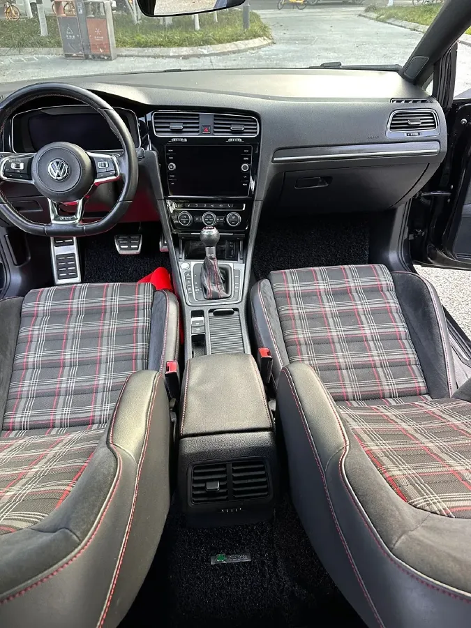 2018 Volkswagen GolfGTI 2.0T 220HP L4 7DCT,autocango,china used car exporter,china ev exporter,chinese used car exporter,chinese used ev exporter