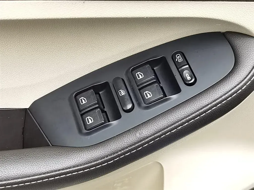 2015 Chery Arrizo M7 2.0L 139HP L4 CVT,autocango,china used car exporter,china ev exporter,chinese used car exporter,chinese used ev exporter