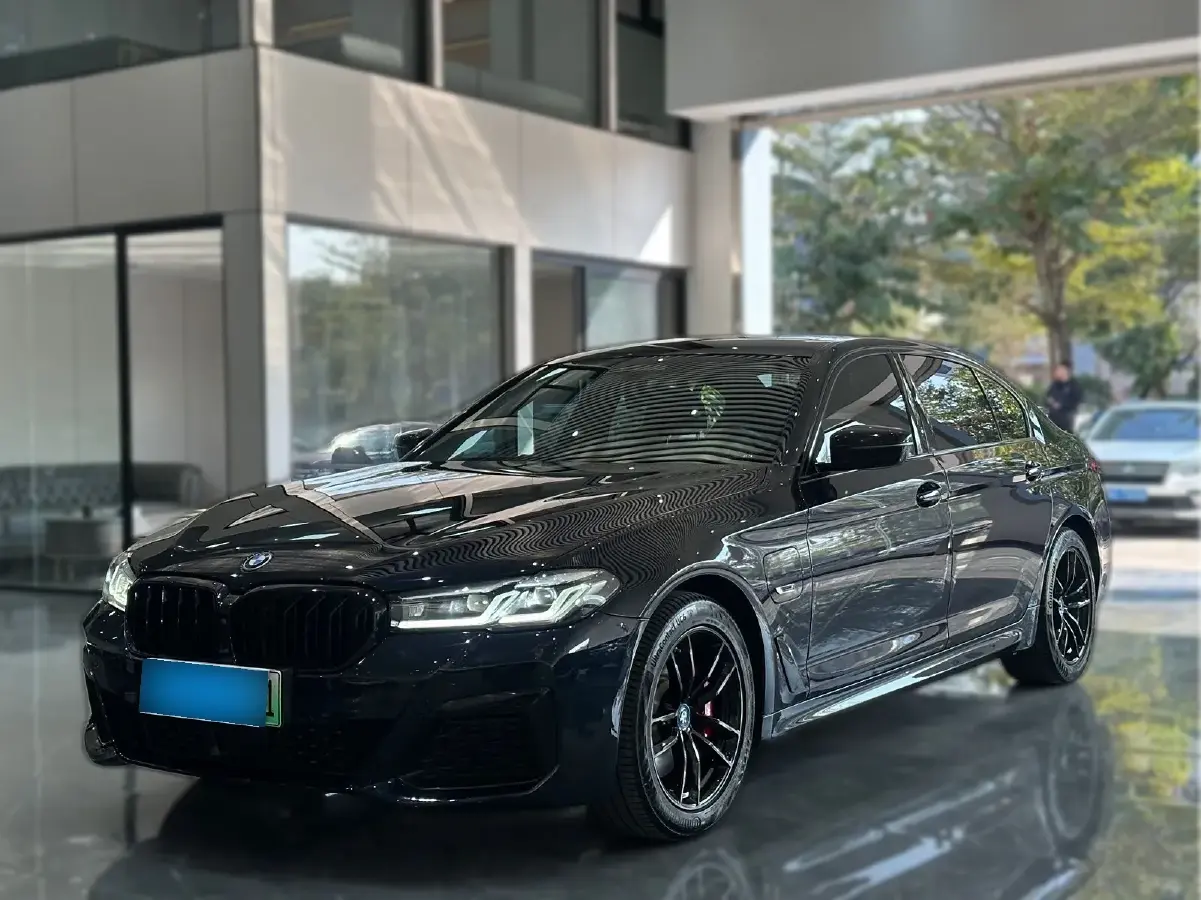 2022 BMW 5 Series 2.0T 184HP L4 8AT PHEV 17.7KWH