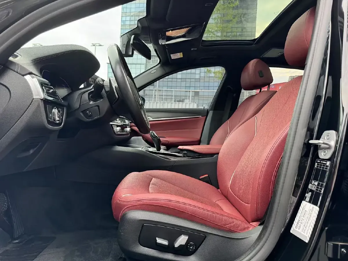 2021 BMW 5 Series 2.0T 252HP L4 8AT,autocango,china used car exporter,china ev exporter,chinese used car exporter,chinese used ev exporter