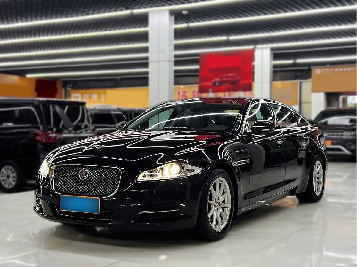 2015 Jaguar XJ 2.0T 240HP L4 8AT