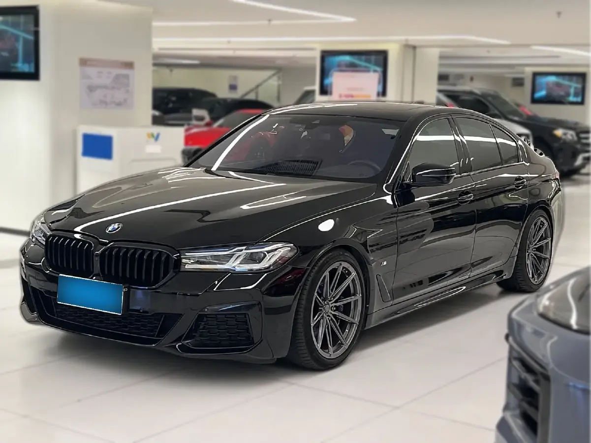 2022 BMW 5 Series 3.0T 340HP L6 8AT