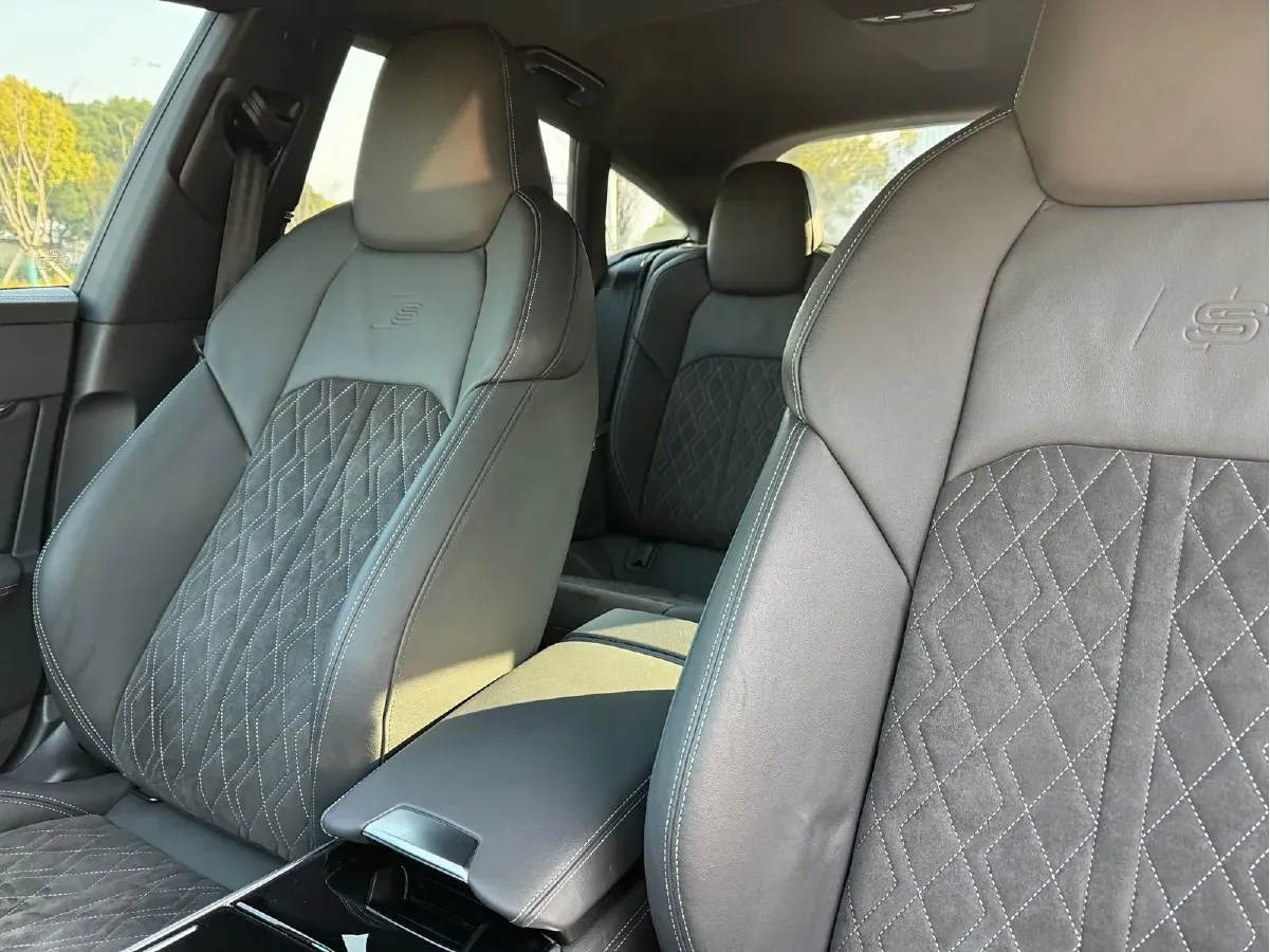 2022 Audi S7 2.9T 450HP V6 8AT,autocango,china used car exporter,china ev exporter,chinese used car exporter,chinese used ev exporter