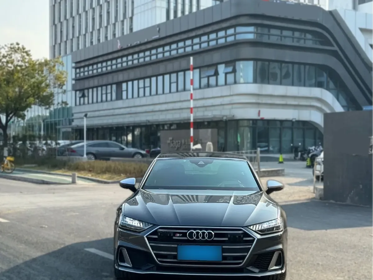 2022 Audi S7 2.9T 450HP V6 8AT,autocango,china used car exporter,china ev exporter,chinese used car exporter,chinese used ev exporter