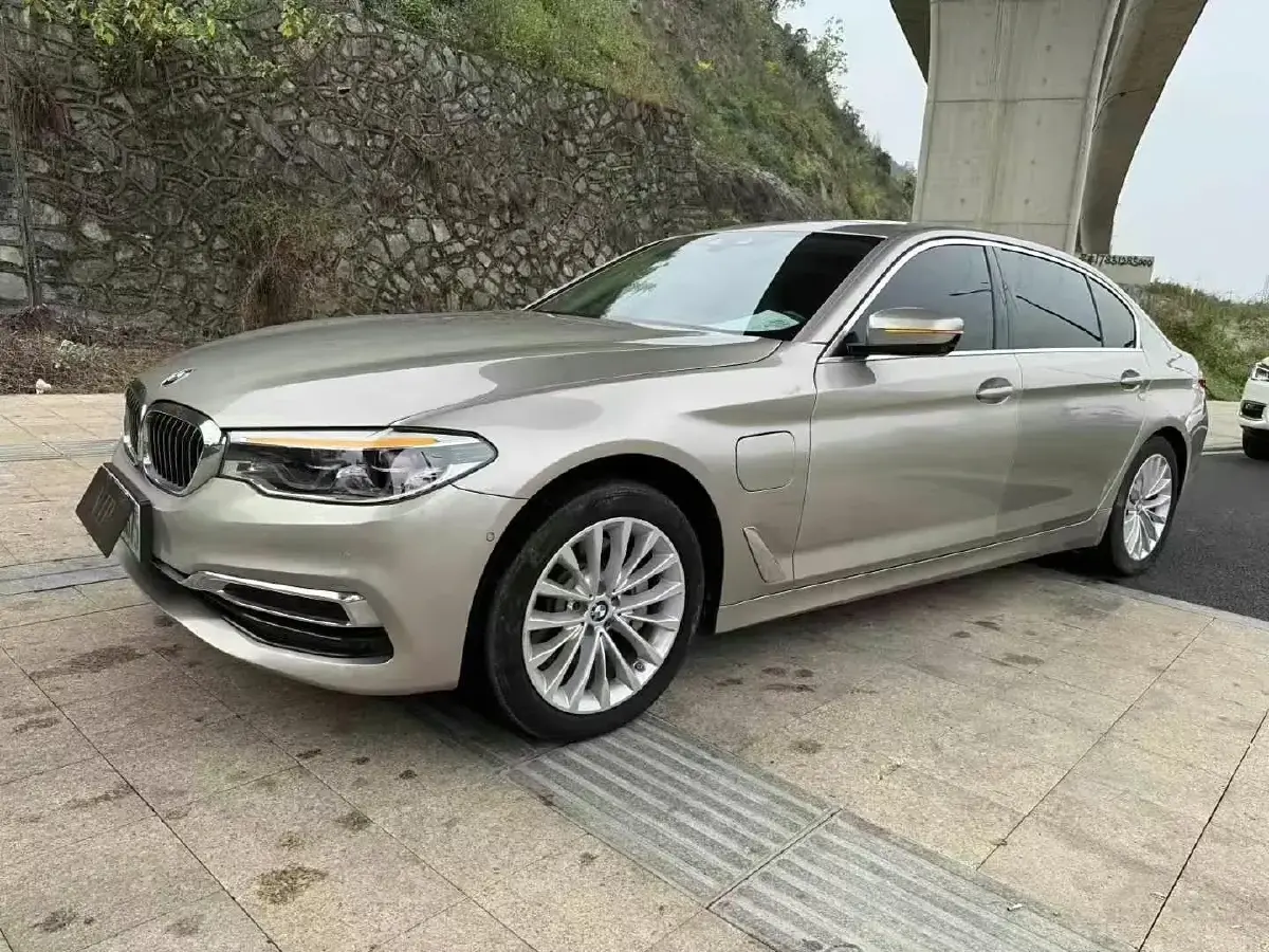 2020 BMW 5 Series 2.0T 184HP L4 8AT PHEV 13KWH