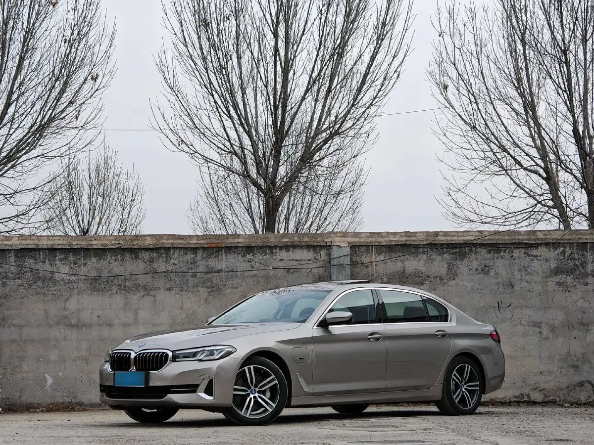 2022 BMW 5 Series 2.0T 184HP L4 8AT PHEV 17.7KWH