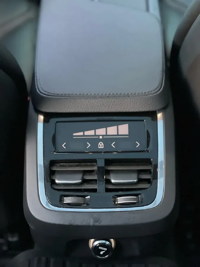 2020 Volvo V90 2.0T 250HP L4 8AT,autocango,china used car exporter,china ev exporter,chinese used car exporter,chinese used ev exporter