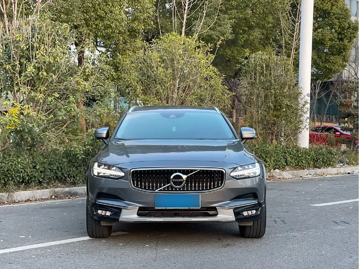 2020 Volvo V90 2.0T 250HP L4 8AT,autocango,china used car exporter,china ev exporter,chinese used car exporter,chinese used ev exporter