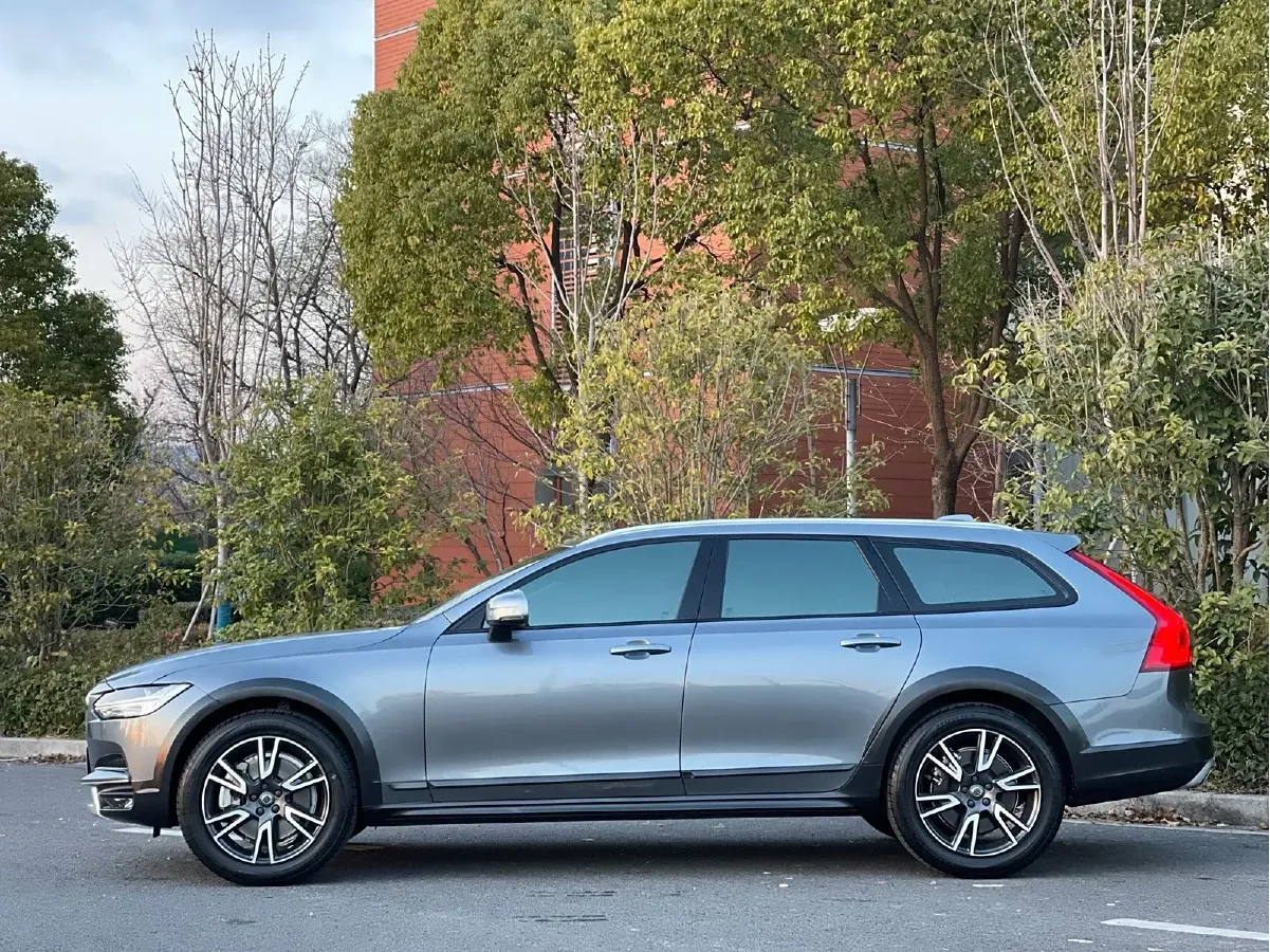 2020 Volvo V90 2.0T 250HP L4 8AT,autocango,china used car exporter,china ev exporter,chinese used car exporter,chinese used ev exporter