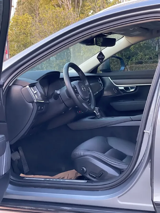 2020 Volvo V90 2.0T 250HP L4 8AT,autocango,china used car exporter,china ev exporter,chinese used car exporter,chinese used ev exporter