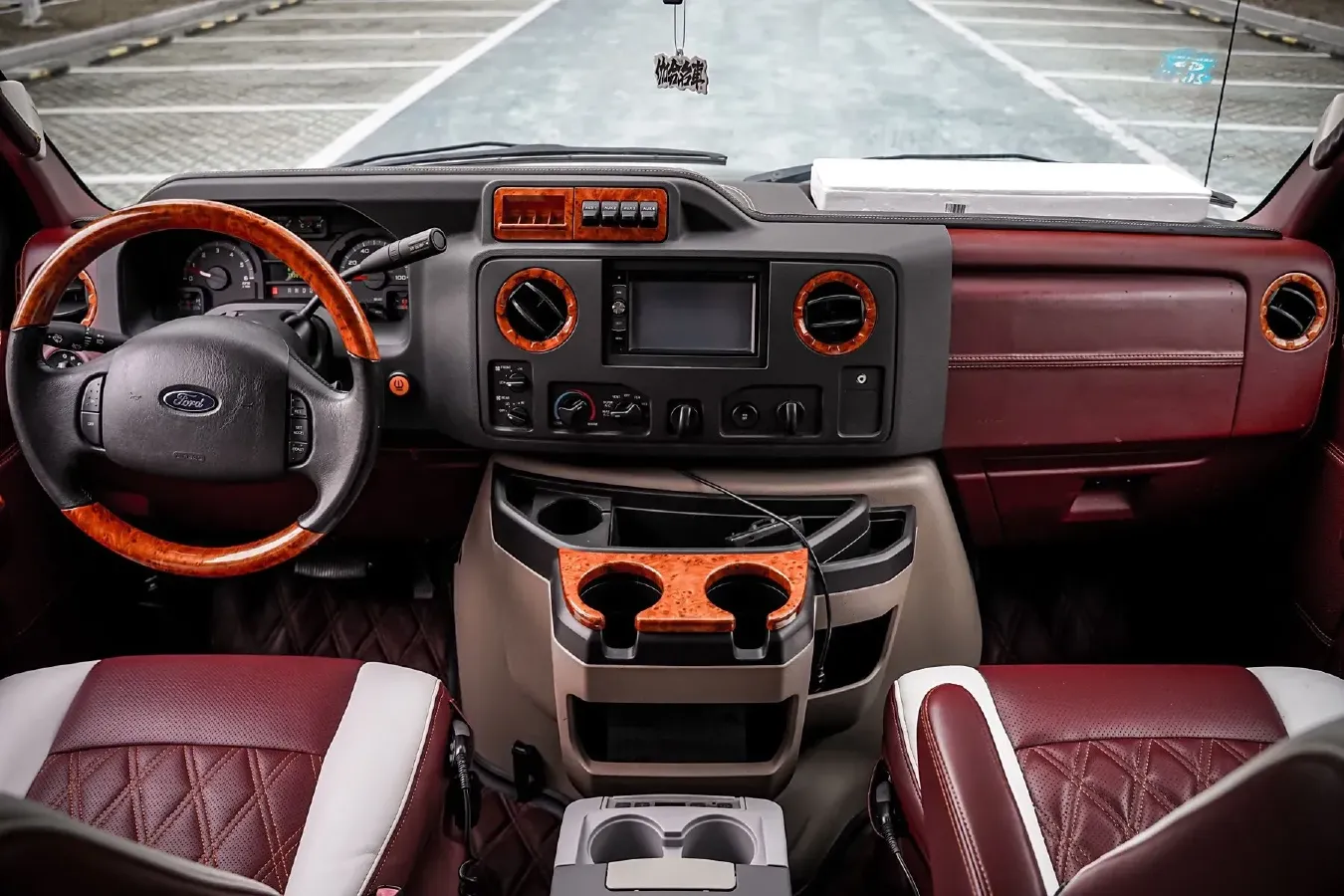 2011 Ford E350 5.4L 258HP V8 5AT,autocango,china used car exporter,china ev exporter,chinese used car exporter,chinese used ev exporter