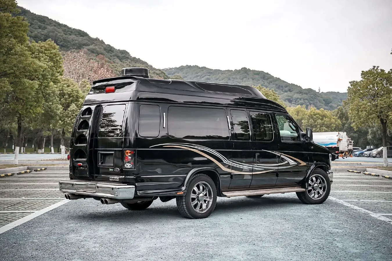 2011 Ford E350 5.4L 258HP V8 5AT,autocango,china used car exporter,china ev exporter,chinese used car exporter,chinese used ev exporter