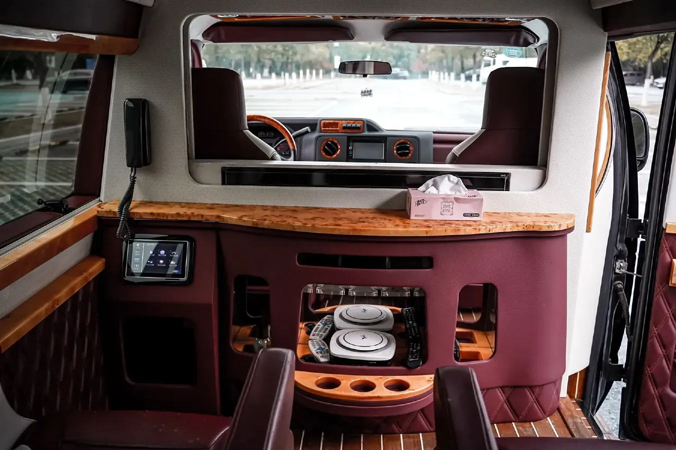 2011 Ford E350 5.4L 258HP V8 5AT,autocango,china used car exporter,china ev exporter,chinese used car exporter,chinese used ev exporter