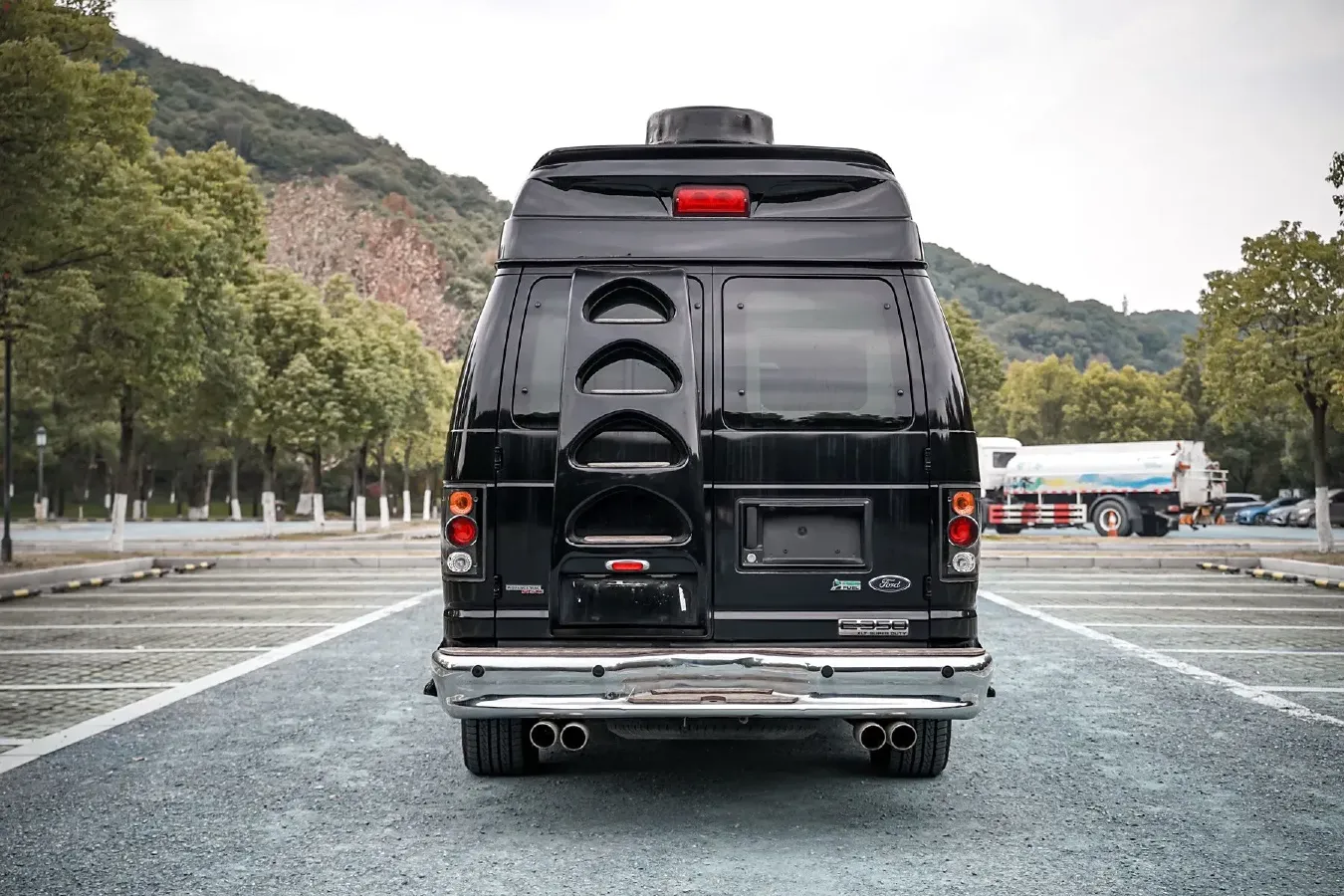 2011 Ford E350 5.4L 258HP V8 5AT,autocango,china used car exporter,china ev exporter,chinese used car exporter,chinese used ev exporter