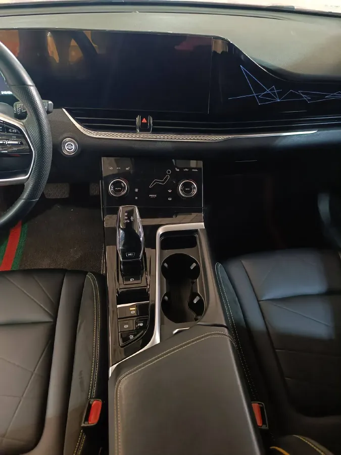 2022 Bestune B70S 2.0T 224HP L4 6AT,autocango,china used car exporter,china ev exporter,chinese used car exporter,chinese used ev exporter