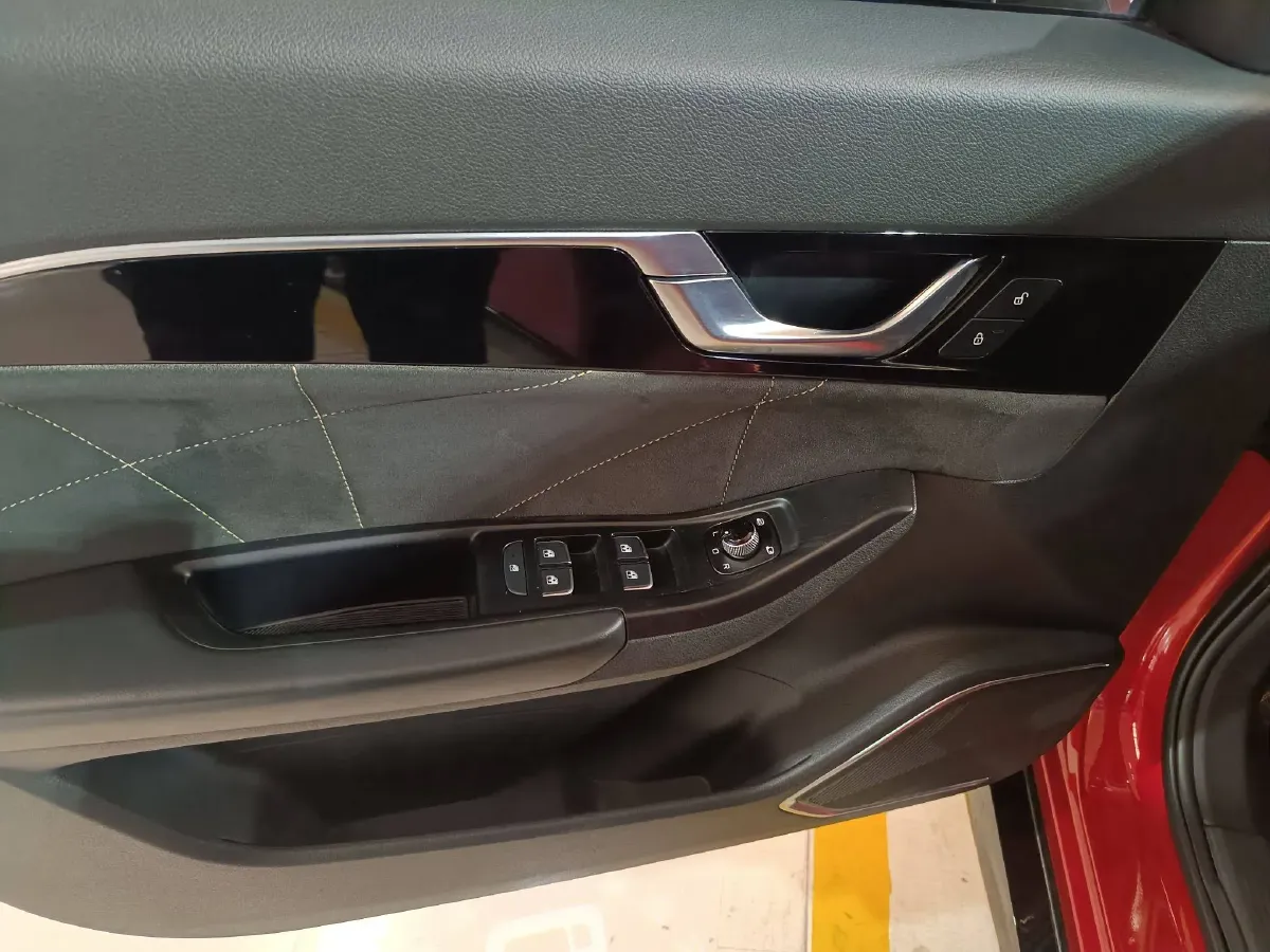 2022 Bestune B70S 2.0T 224HP L4 6AT,autocango,china used car exporter,china ev exporter,chinese used car exporter,chinese used ev exporter