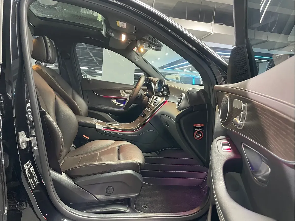 2021 Mercedes-Benz GLC Class 2.0T 197HP L4 9AT,autocango,china used car exporter,china ev exporter,chinese used car exporter,chinese used ev exporter