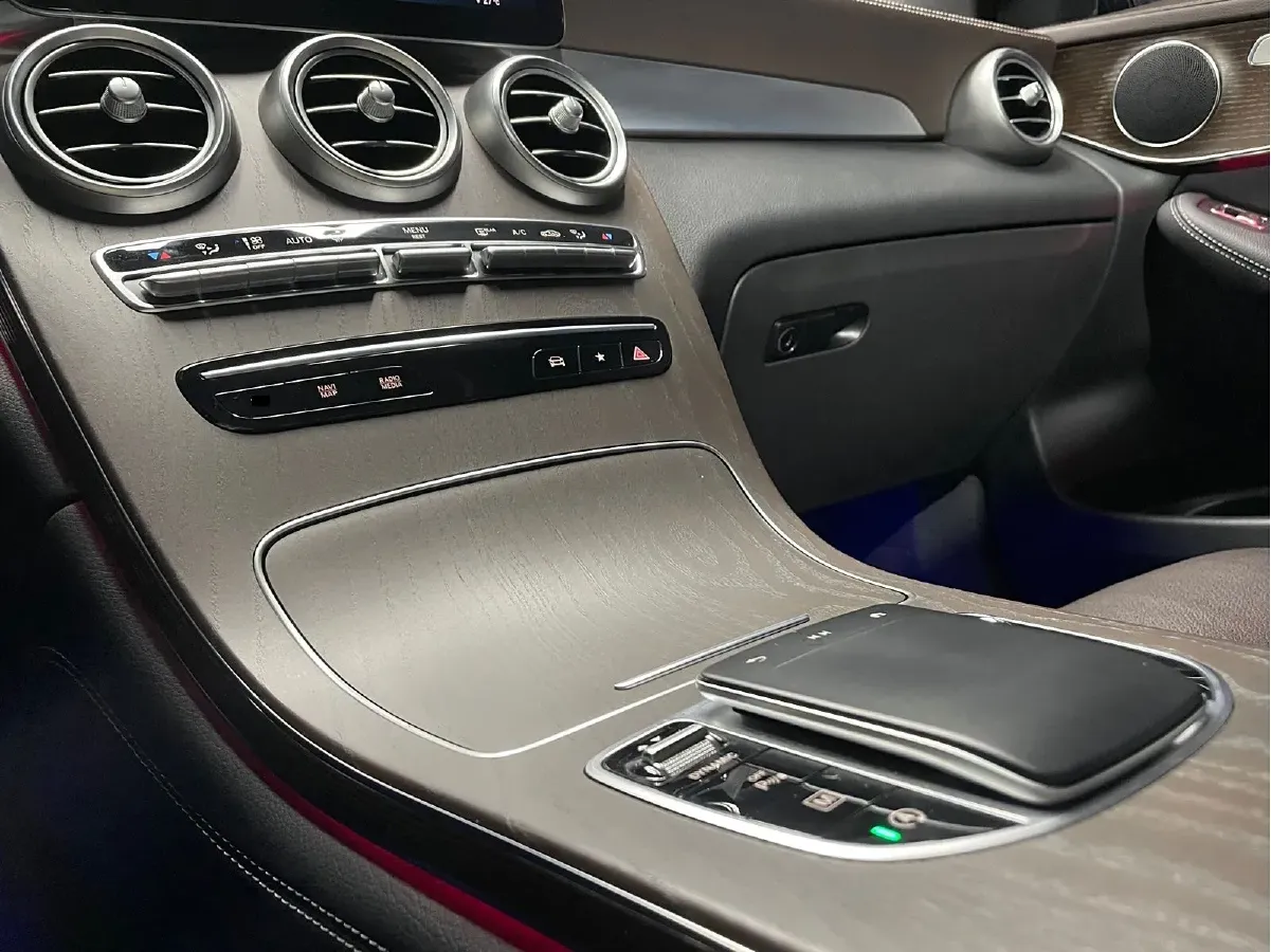 2021 Mercedes-Benz GLC Class 2.0T 197HP L4 9AT,autocango,china used car exporter,china ev exporter,chinese used car exporter,chinese used ev exporter