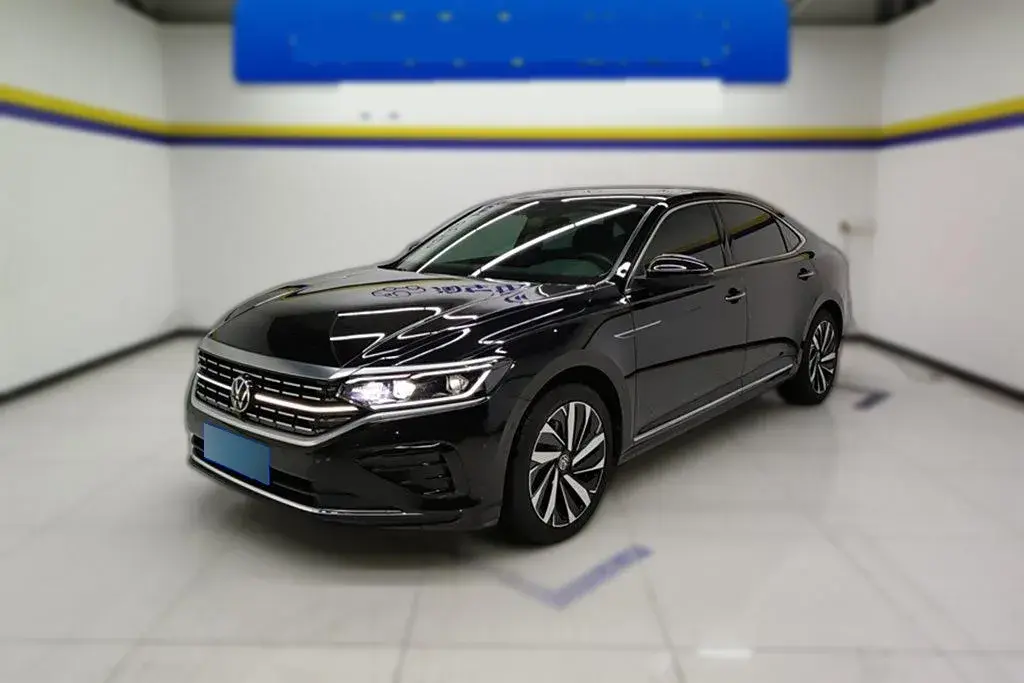 2023 Volkswagen Passat 2.0T 186HP L4 7DCT