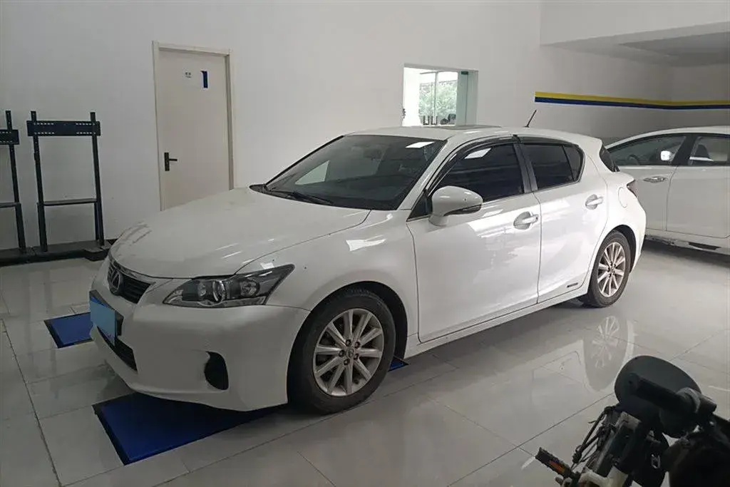 2012 Lexus CT 1.8L 99HP L4 E-CVT Hybrid