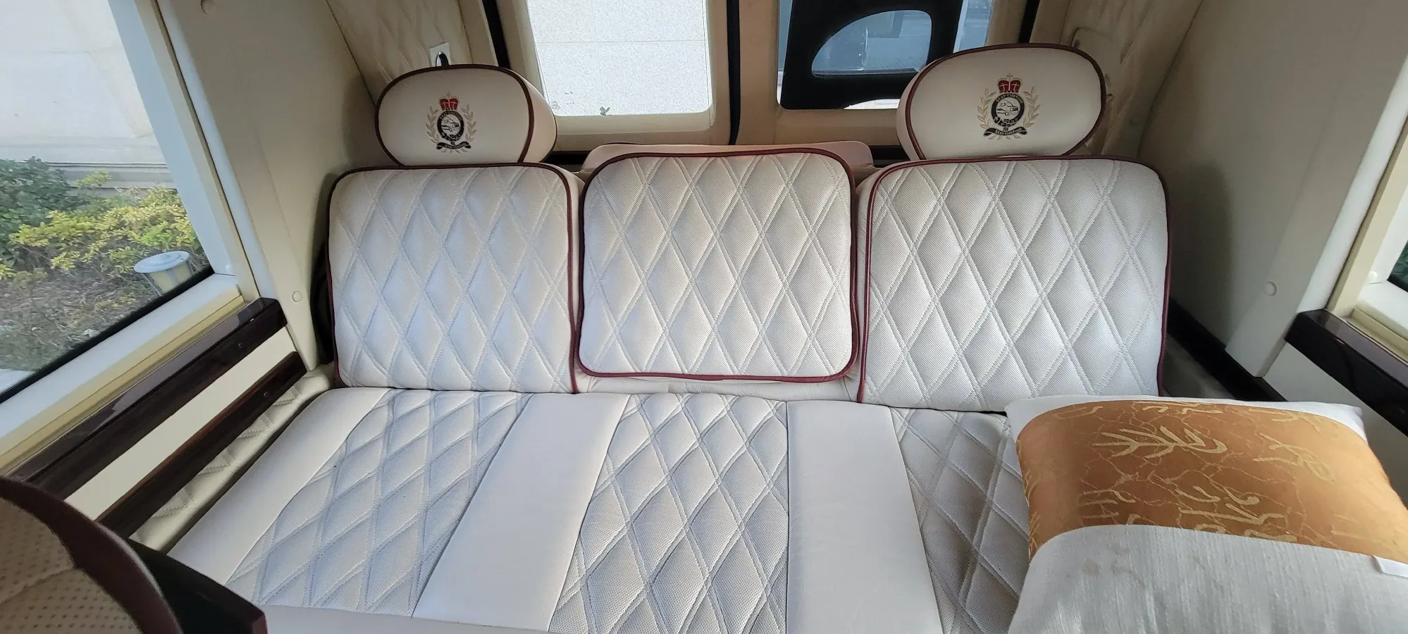 2011 Ford E350 5.4L 258HP V8 5AT,autocango,china used car exporter,china ev exporter,chinese used car exporter,chinese used ev exporter