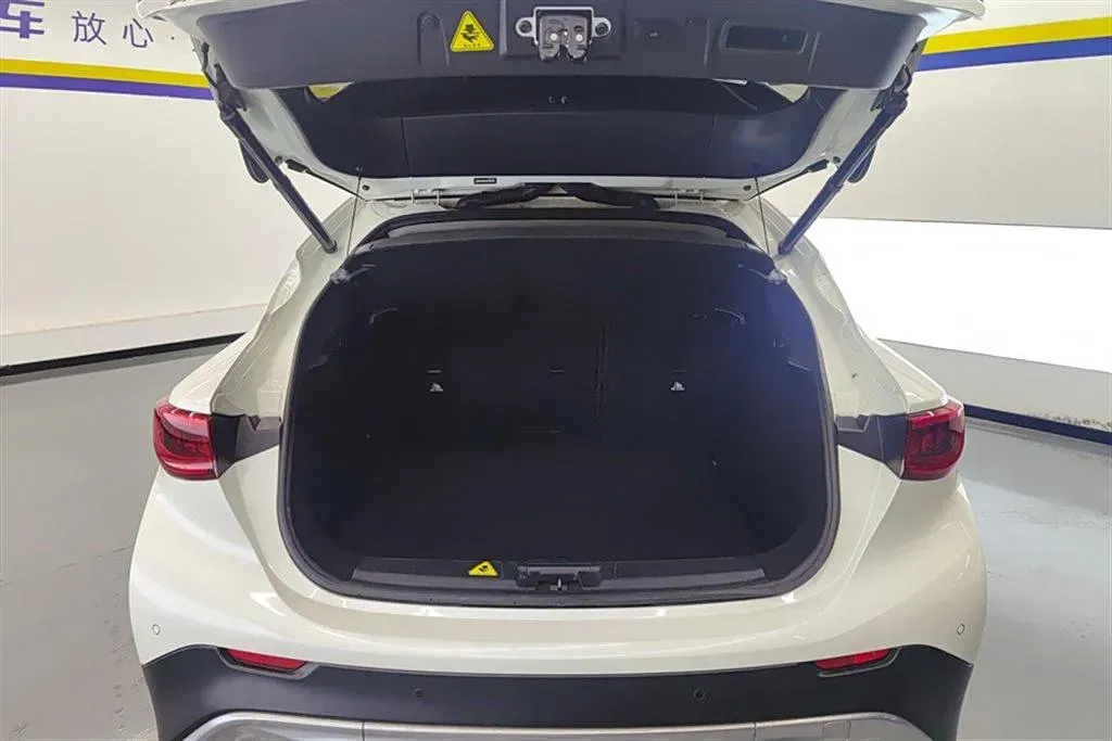 2017 Infiniti QX30 2.0T 211HP L4 7DCT,autocango,china used car exporter,china ev exporter,chinese used car exporter,chinese used ev exporter