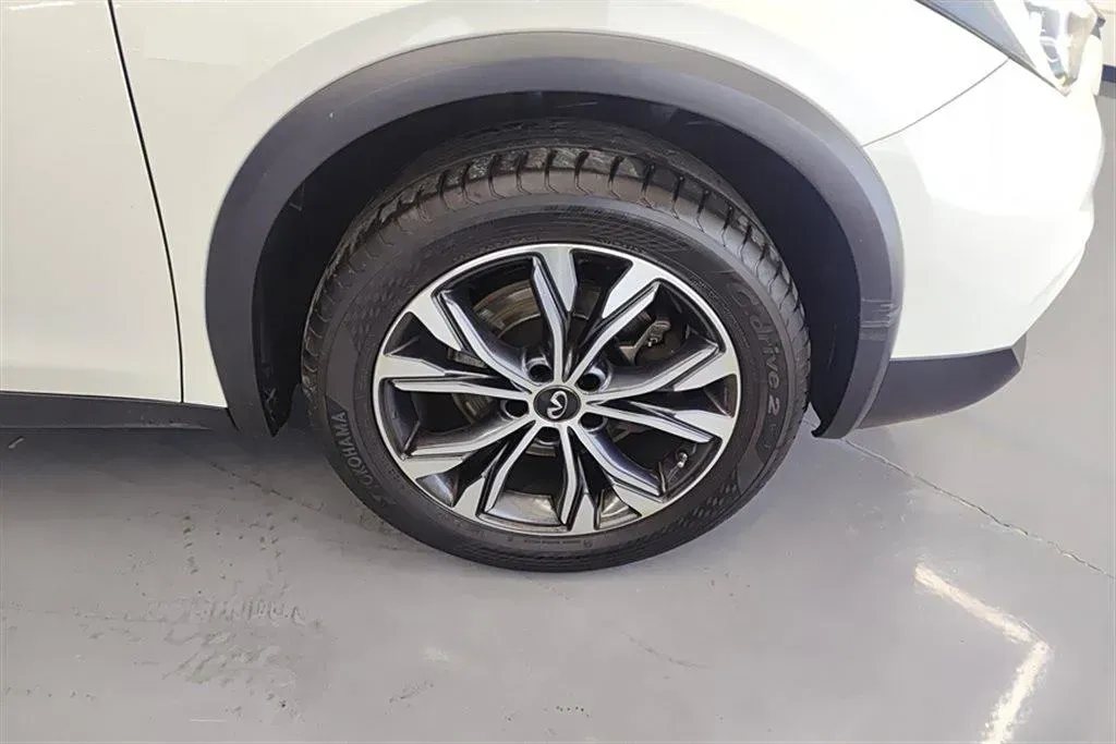 2017 Infiniti QX30 2.0T 211HP L4 7DCT,autocango,china used car exporter,china ev exporter,chinese used car exporter,chinese used ev exporter