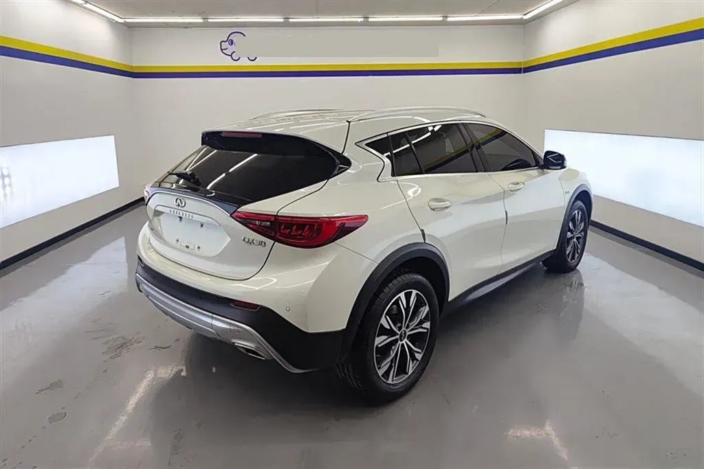 2017 Infiniti QX30 2.0T 211HP L4 7DCT,autocango,china used car exporter,china ev exporter,chinese used car exporter,chinese used ev exporter