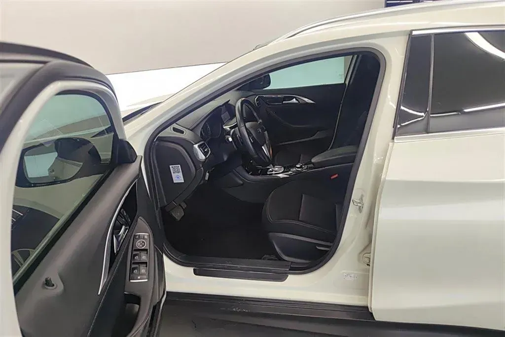 2017 Infiniti QX30 2.0T 211HP L4 7DCT,autocango,china used car exporter,china ev exporter,chinese used car exporter,chinese used ev exporter