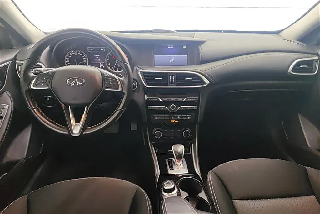 2017 Infiniti QX30 2.0T 211HP L4 7DCT,autocango,china used car exporter,china ev exporter,chinese used car exporter,chinese used ev exporter