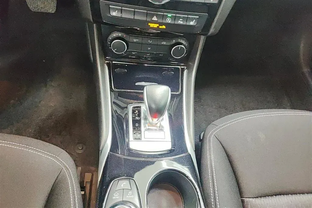 2017 Infiniti QX30 2.0T 211HP L4 7DCT,autocango,china used car exporter,china ev exporter,chinese used car exporter,chinese used ev exporter